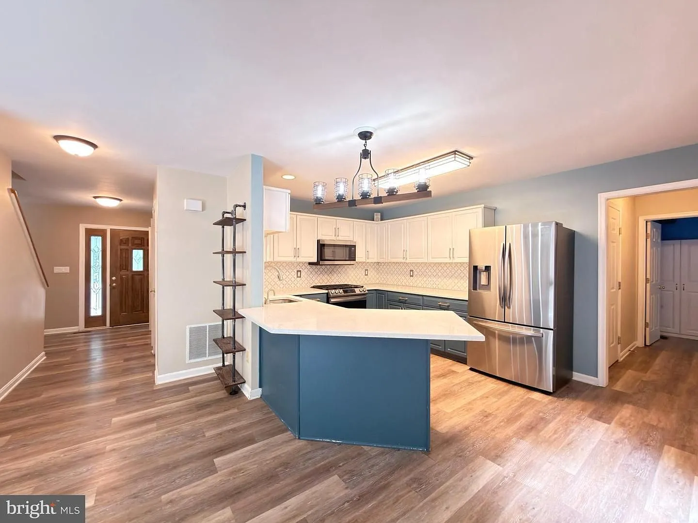 Beautiful 3bd 3.5bth Colonial home! — Photo 4