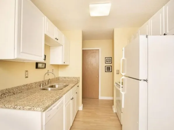 4530 Park Commons Dr APT 312, Saint Louis Park, MN 55416