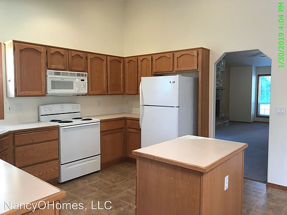 3rd image of 4705 NE 48th St