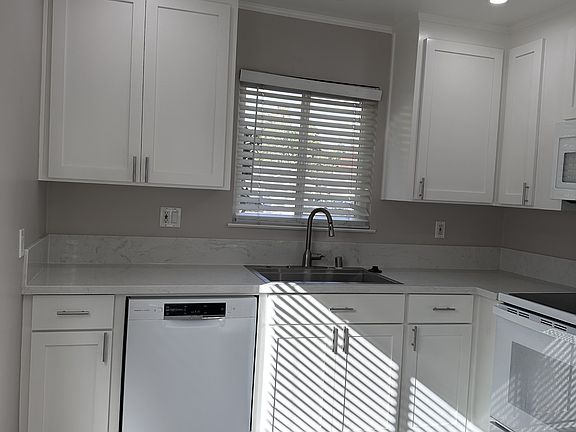 5th image of 900 Whitehall Ave