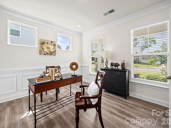 4th image of 2361 Windley Dr