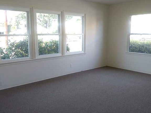 4th image of 930 E Lexington Dr APT 1