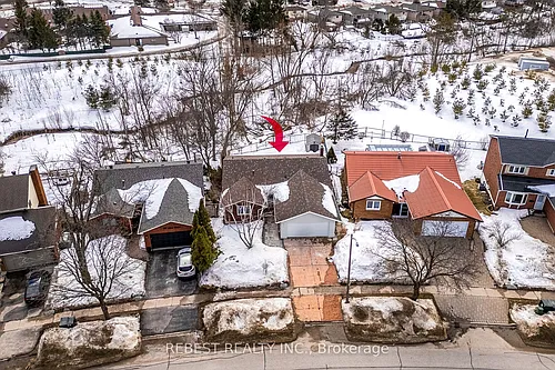 92 Lillian Cres #MAIN FLOOR Photo 1