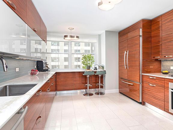 2nd image of 112 W 56th St #15THFLOOR
