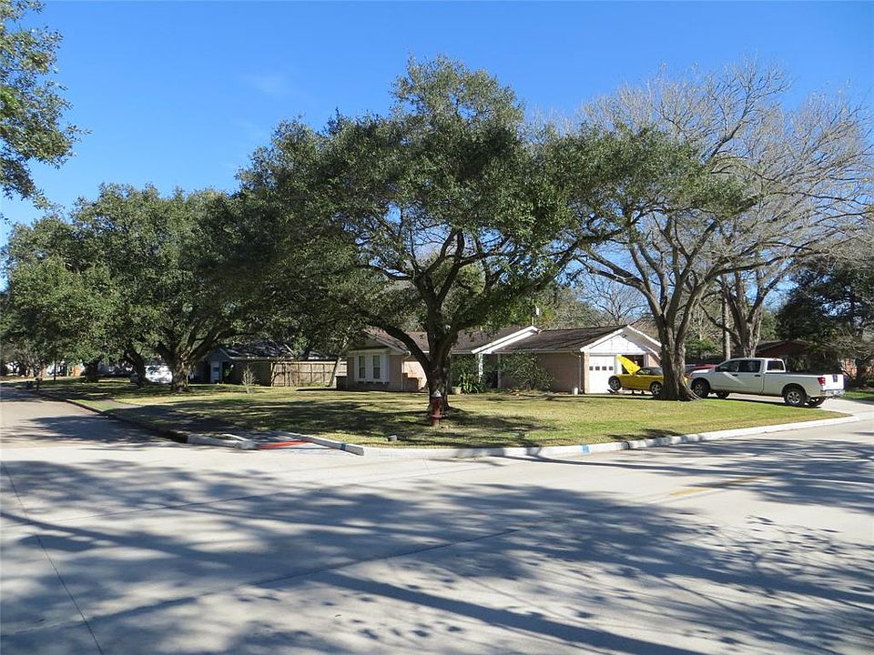 1st image of 209 Dawn Ave