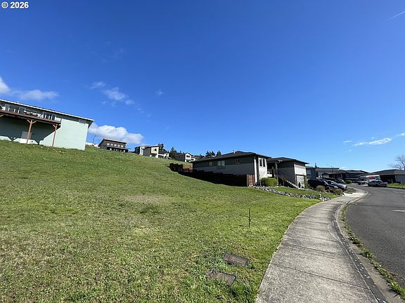 4th image of 151 NE Lower Basso Cir