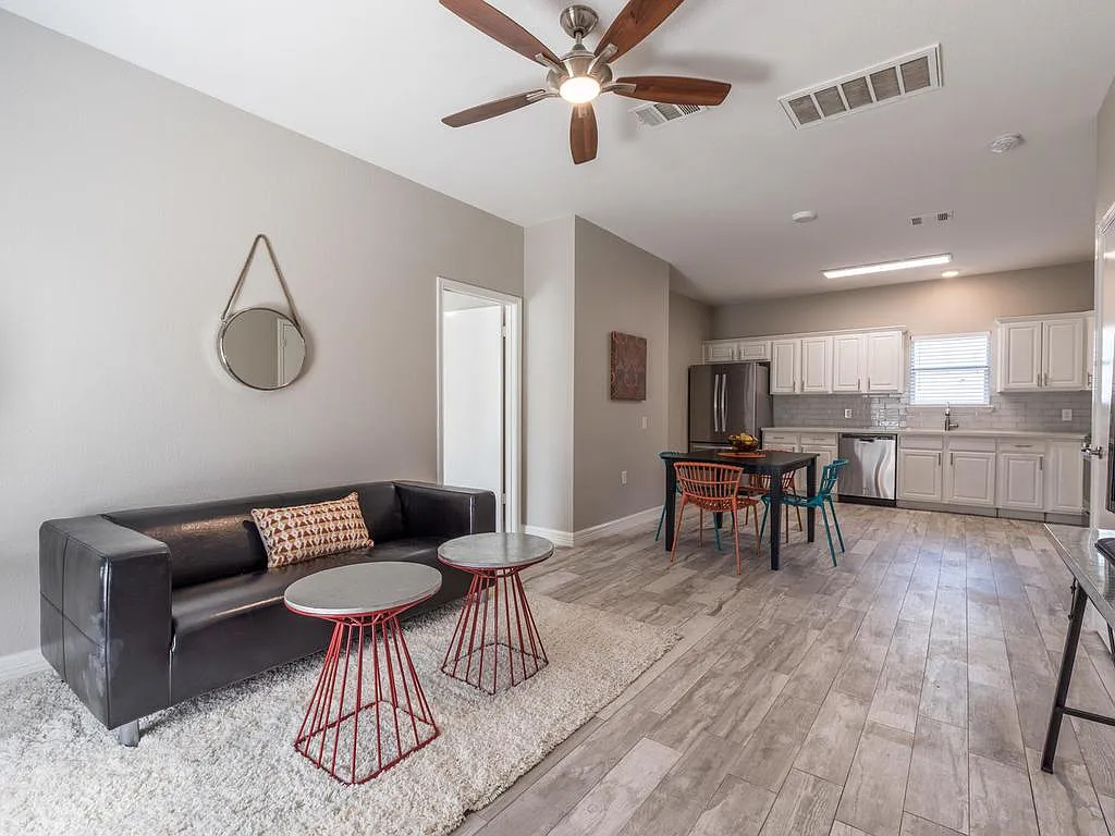 4 bed, 1516 sqft, $2,275 — Photo 4