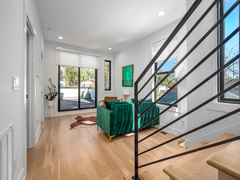500 Geer St — Photo 33