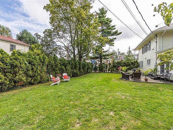 3rd image of 355 De Mott Ave