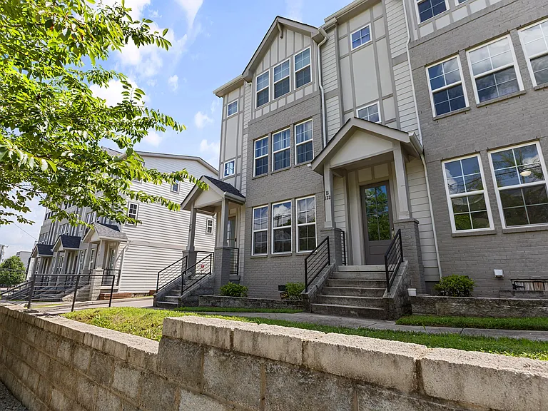 122C Oceola Ave — Photo 1