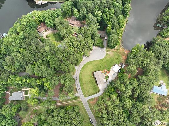 4th image of 302 S Belmont Dr