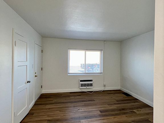 3rd image of 1828 Victorian Ave Unit 1