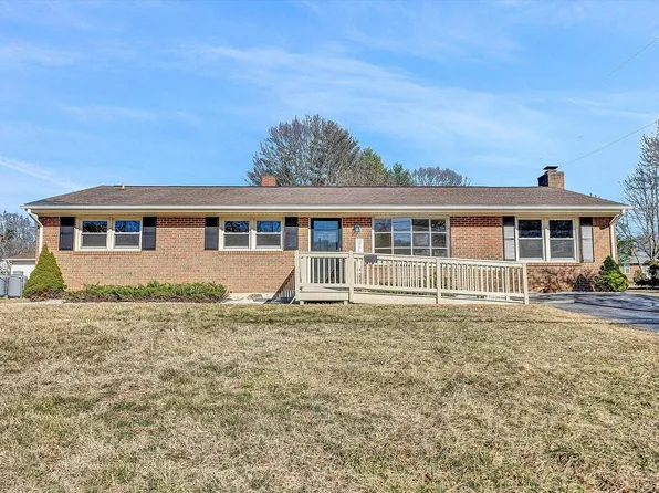 3710 Bandy Rd, Roanoke, VA 24014