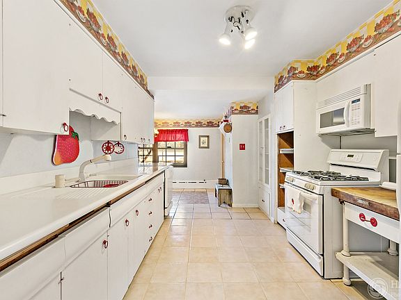 20x14 Kitchen includes refrigerator, stove,dishwasher & microwave