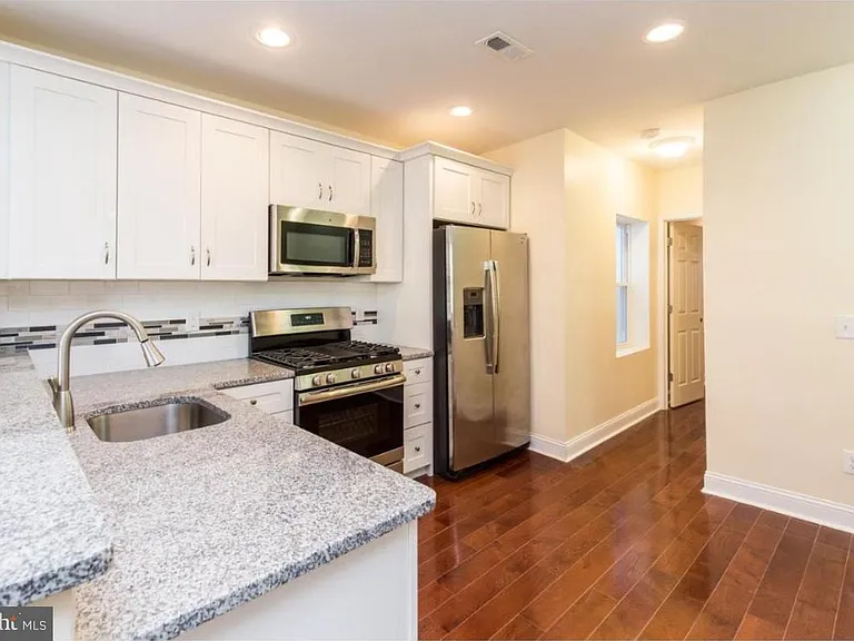 1415 N Lawrence St #2 — Photo 15
