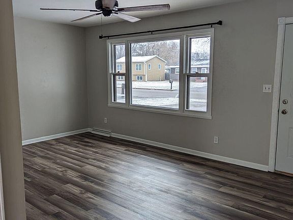 3rd image of 8224 Scott Ln