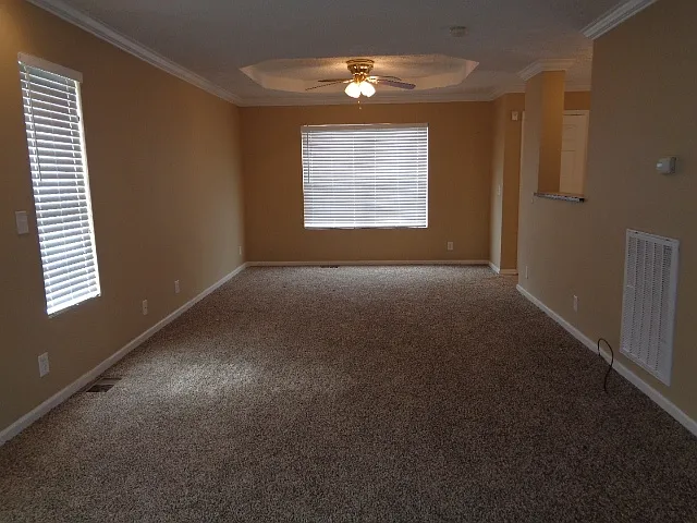 2320 Hayward Ln — Photo 2