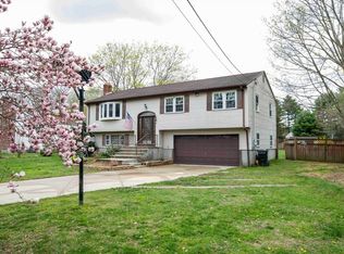 202 Baker Rd, Swansea, MA 02777