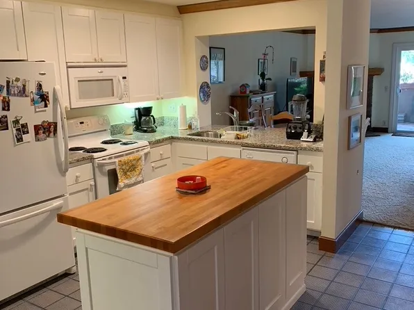 8860 Villa La Jolla Dr, La Jolla, CA