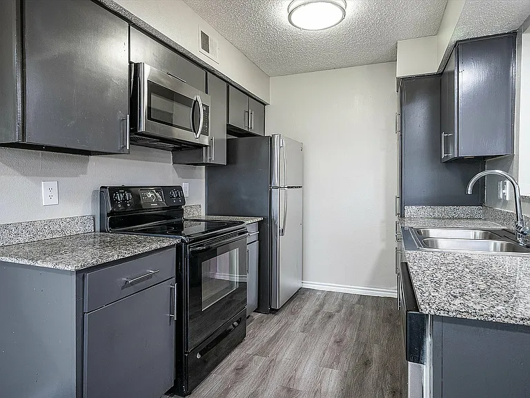 Lavish - Kitchen