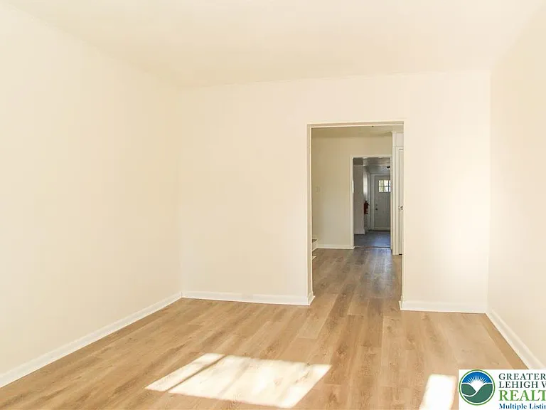 330 Walnut St — Photo 2