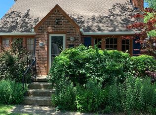 40 Ravenswood Ter, Cheektowaga, NY 14225