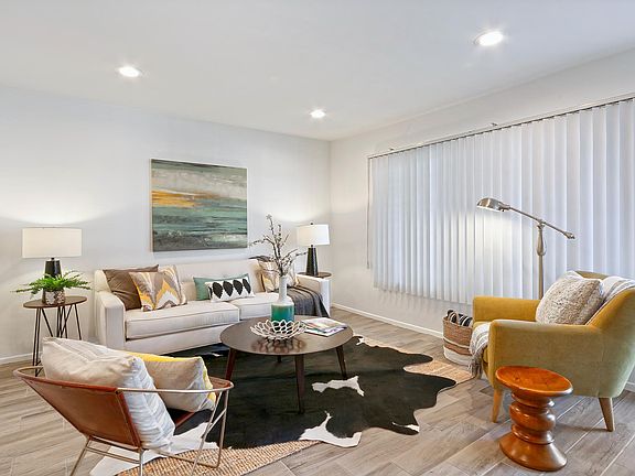 4th image of 2401 E 5th St APT 6