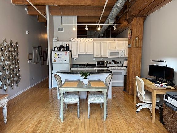 5th image of 360 W Illinois St APT 329