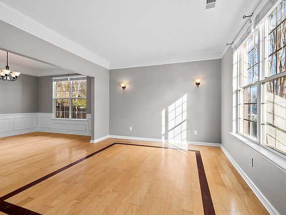 3rd image of 22 Stonewater Dr