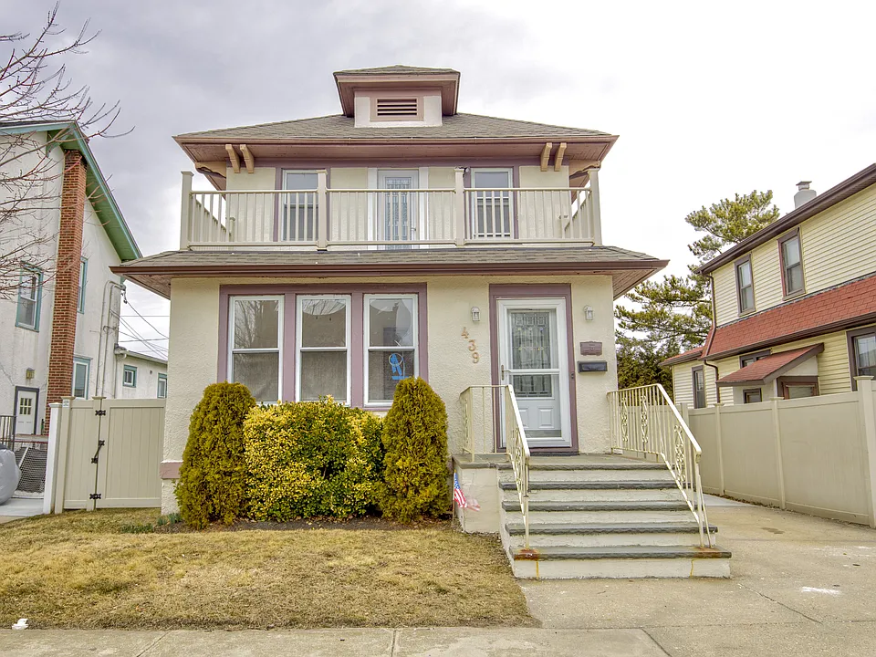 439 W Walnut St #2