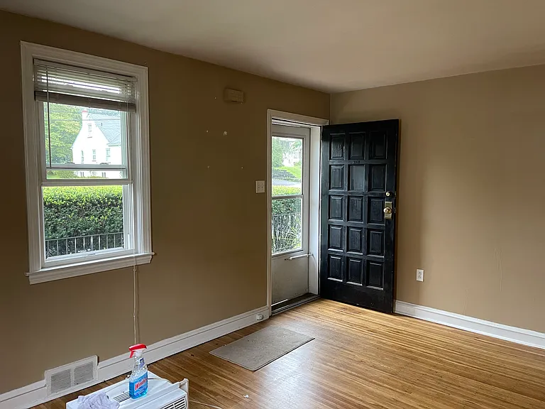 1576 Ferndale Ave #1 — Photo 3