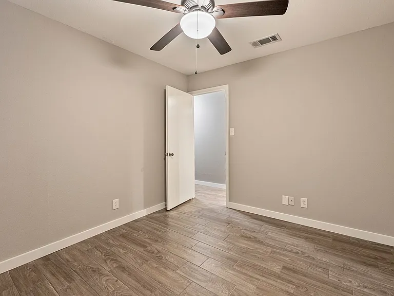 7004 Bryn Mawr Cv — Photo 10