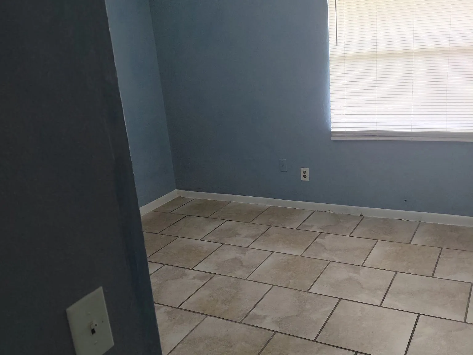 3 bed, 900 sqft, $1,800 — Photo 4