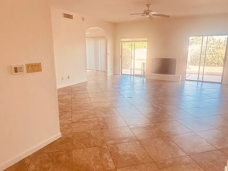6707 E Kelton Ln — Photo 8