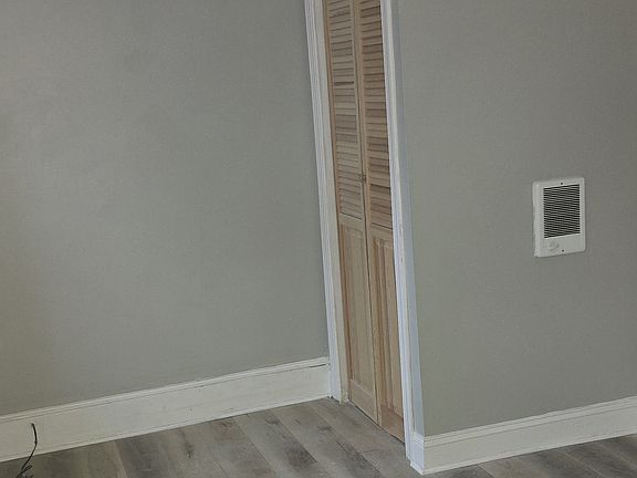 4th image of 240 E Walnut Ln Floor 3