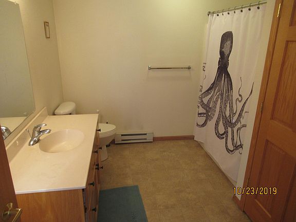 4th image of 2418 Hillcrest Dr