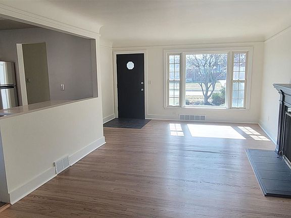 3rd image of 20601 Chalon St