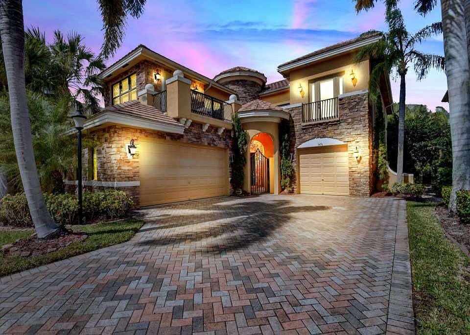 1st image of 3456 Collonade Dr