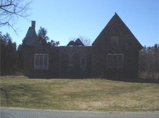 93 Oak St, Champlain, NY 12919