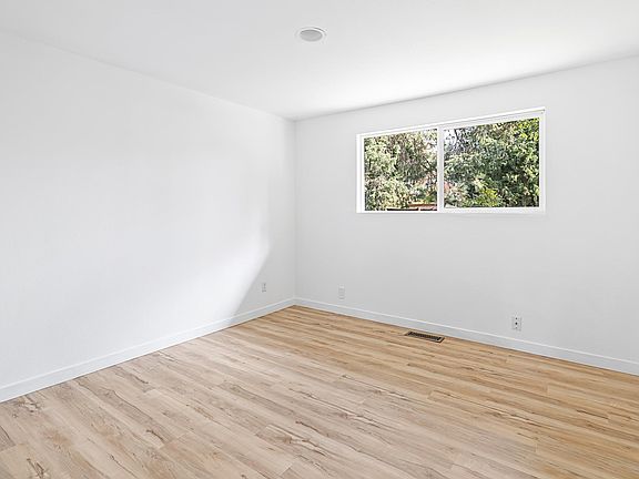 4th image of 15450 SE 8th St