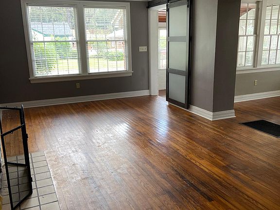 5th image of 234 Woodrow St