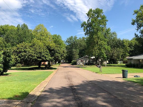 5th image of 301 Peach St
