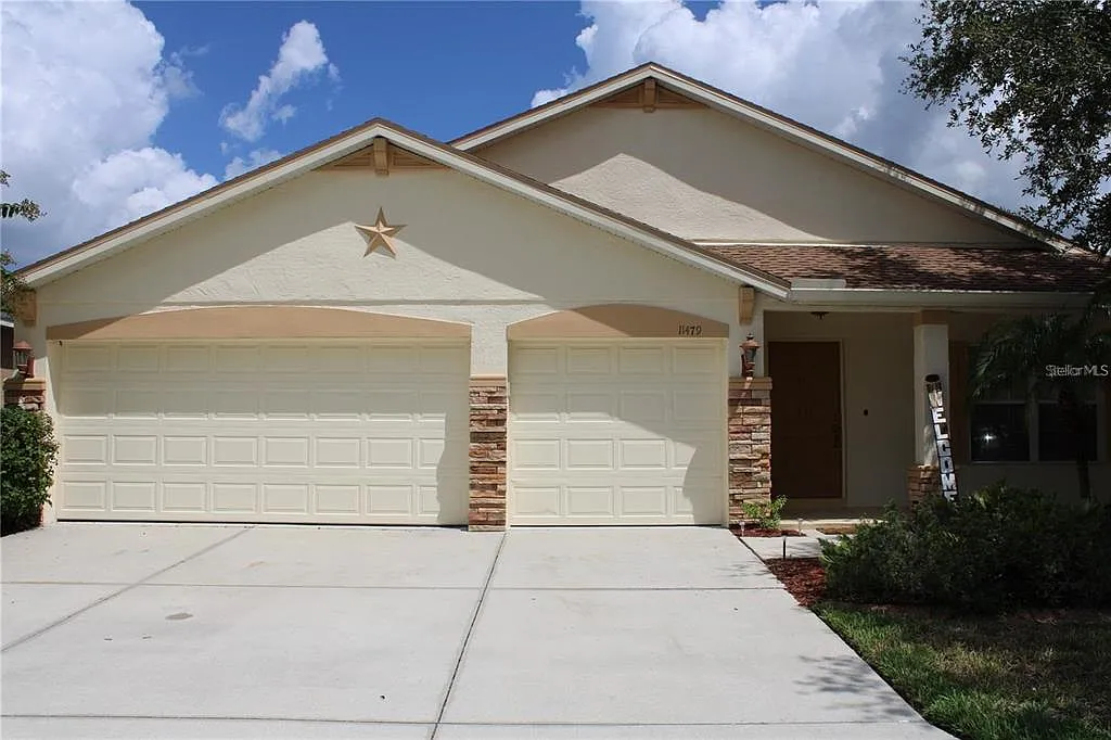 3 bed, 2.0 bath, 2408 sqft, $2,695 — Photo 1