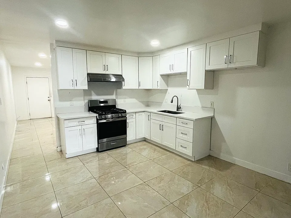 8941 Anthony Ave #1