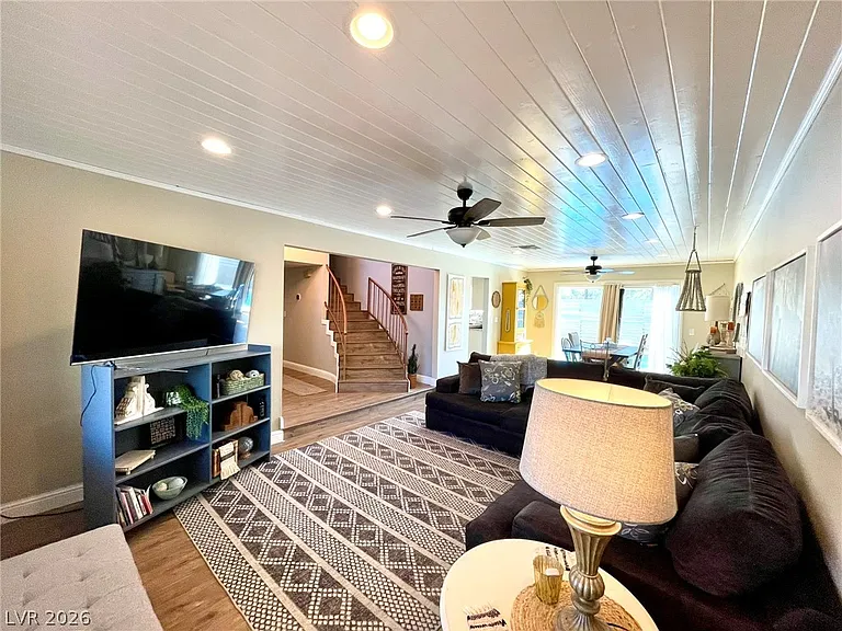 2246 Windsor Dr — Photo 6