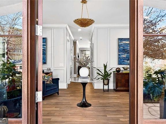 3rd image of 1069 Cumberland Rd NE