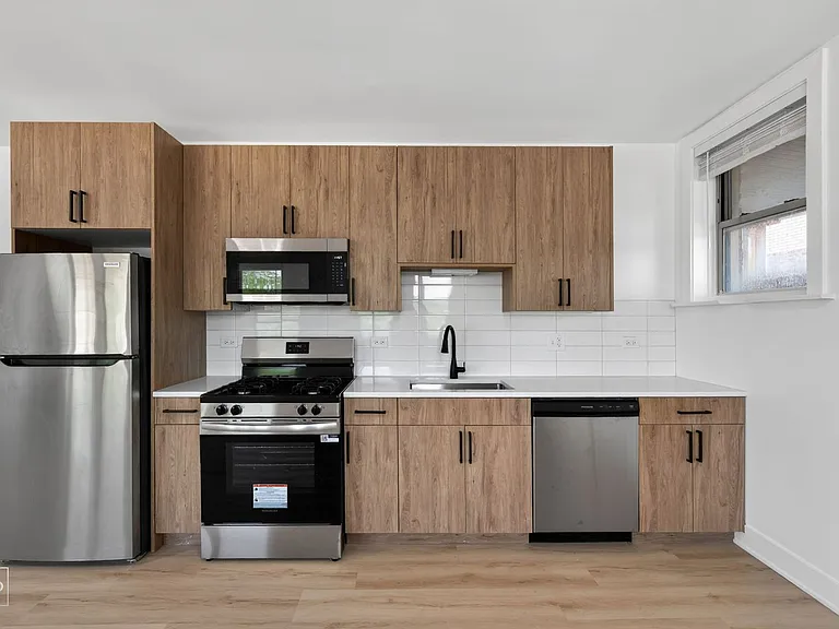 6310 N Artesian — Photo 18