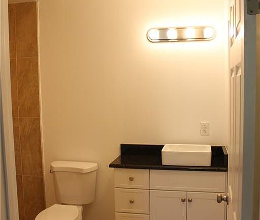 4th image of 2210 NW Sunset Blvd