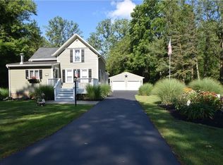 877 Maple Dr, Webster, NY 14580