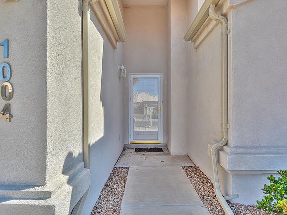 3rd image of 1004 Los Padres Pl SE